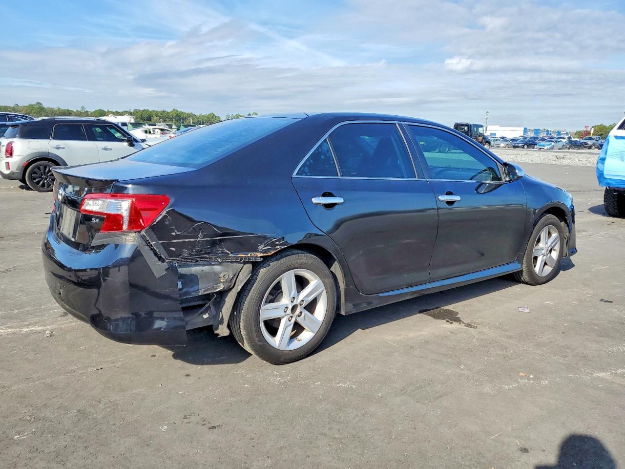 2013 TOYOTA CAMRY SE photo 3