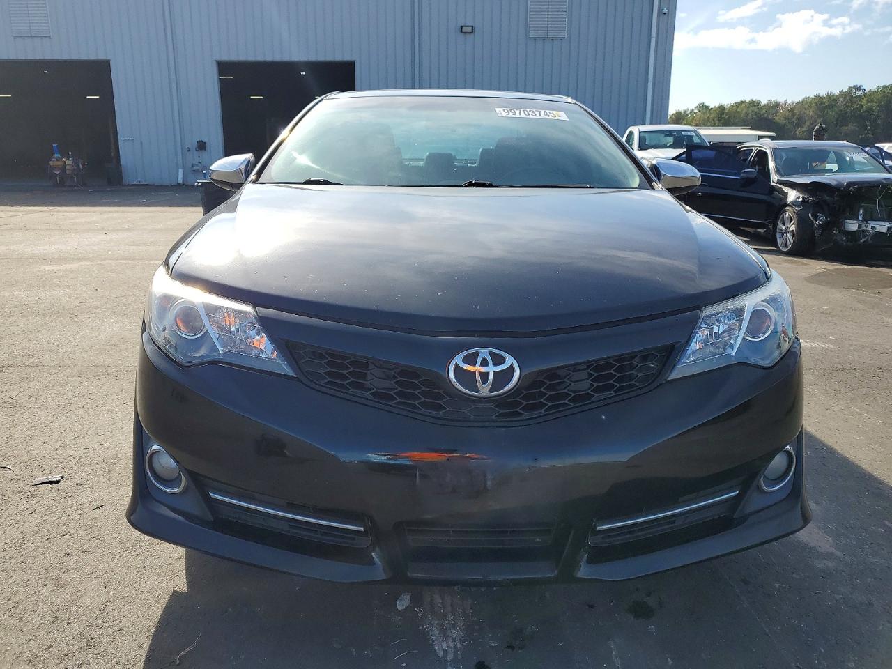 2013 TOYOTA CAMRY SE photo 5