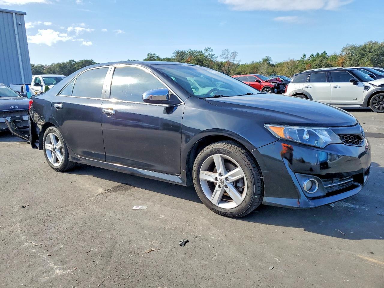 2013 TOYOTA CAMRY SE photo 4