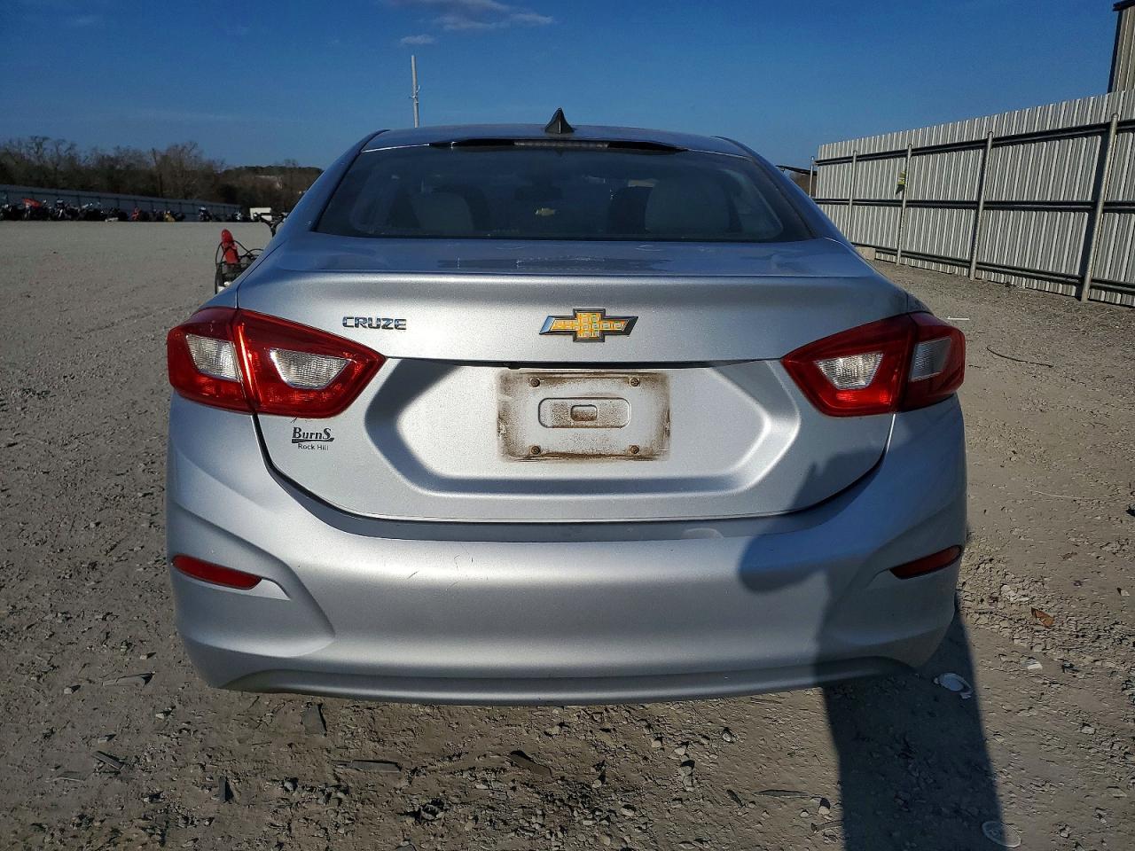 2017 CHEVROLET CRUZE LS photo 6