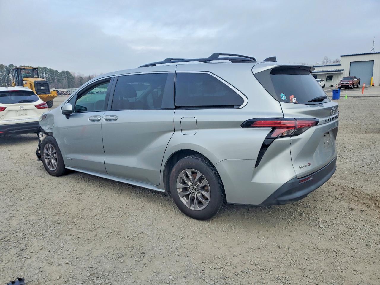 2021 TOYOTA SIENNA photo 4