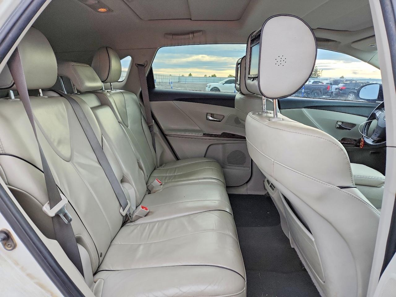 2011 TOYOTA VENZA photo 11