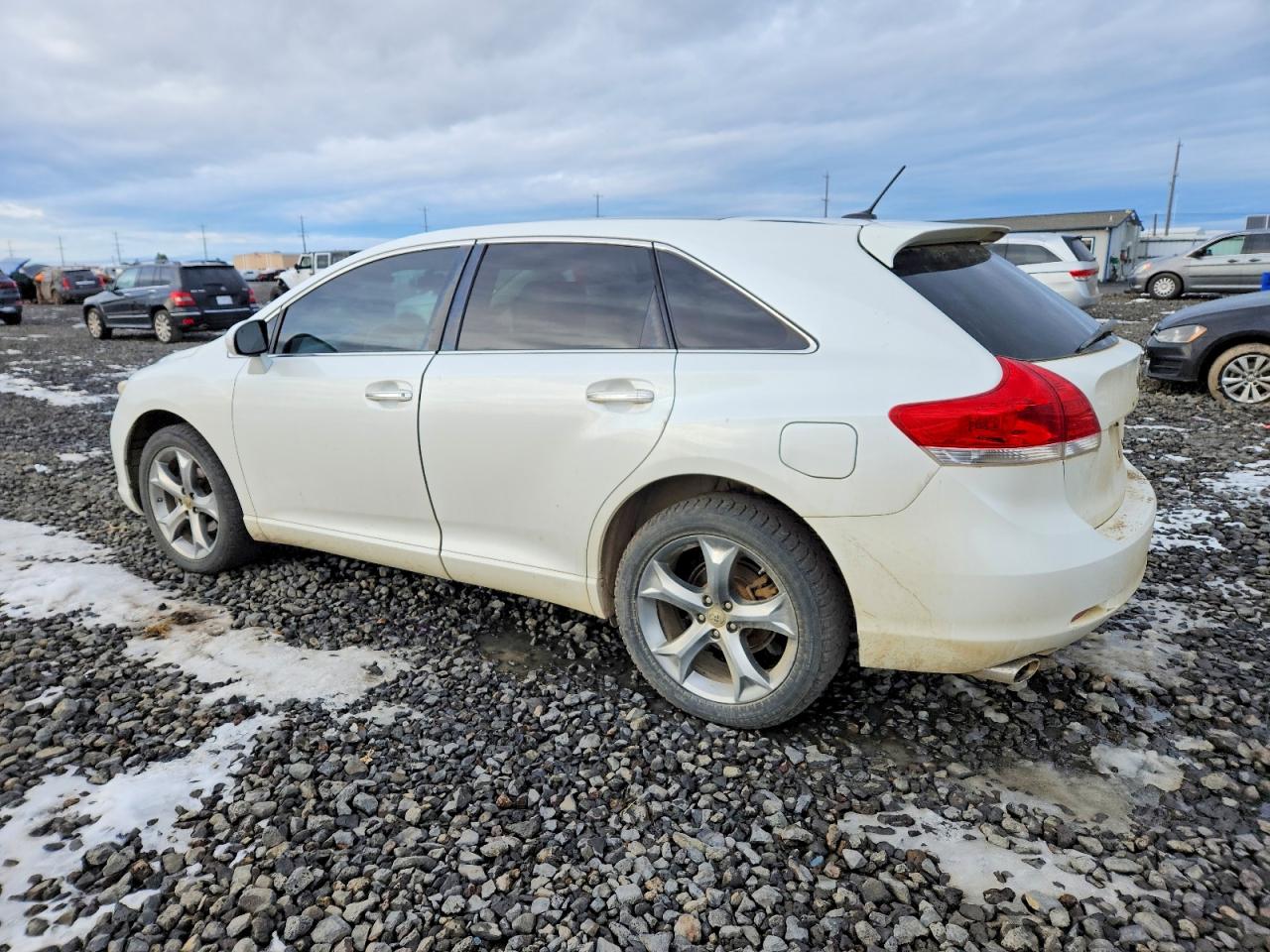 2011 TOYOTA VENZA photo 2