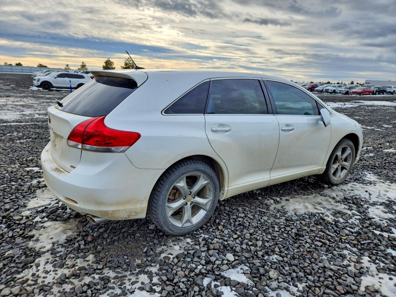 2011 TOYOTA VENZA photo 3