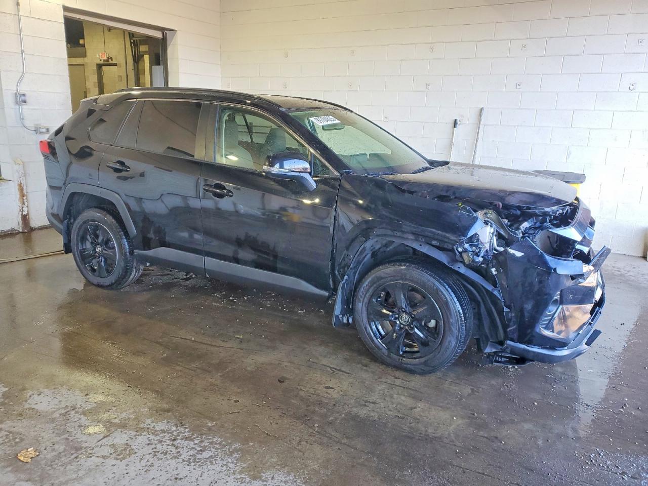 2019 TOYOTA RAV4 XLE photo 4