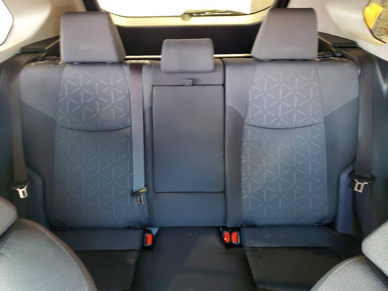 2019 TOYOTA RAV4 XLE photo 10