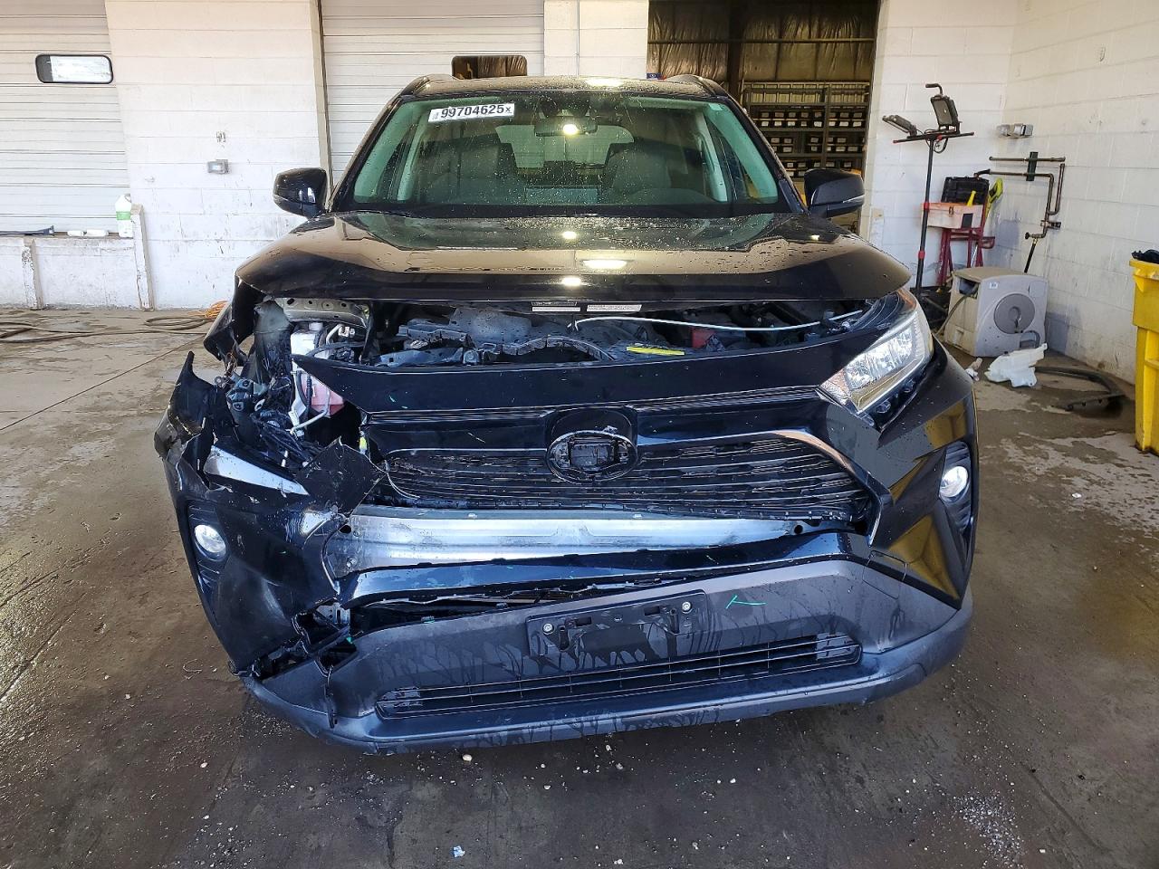 2019 TOYOTA RAV4 XLE photo 5