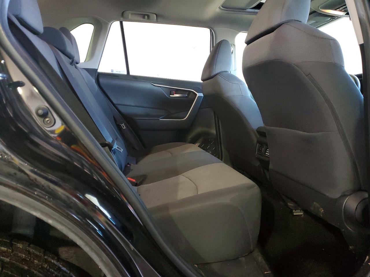 2019 TOYOTA RAV4 XLE photo 11