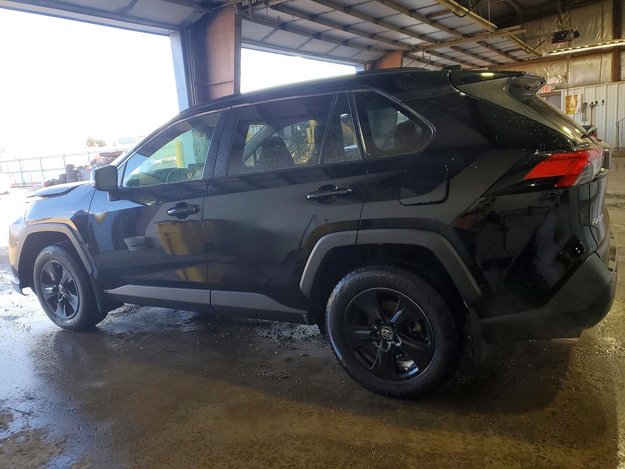 2019 TOYOTA RAV4 XLE photo 2