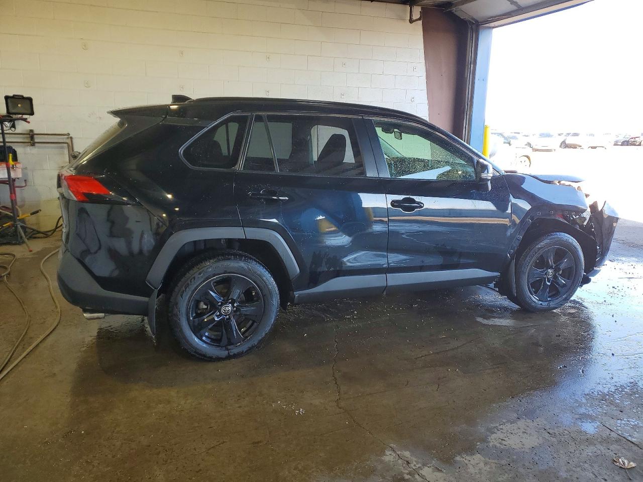 2019 TOYOTA RAV4 XLE photo 3