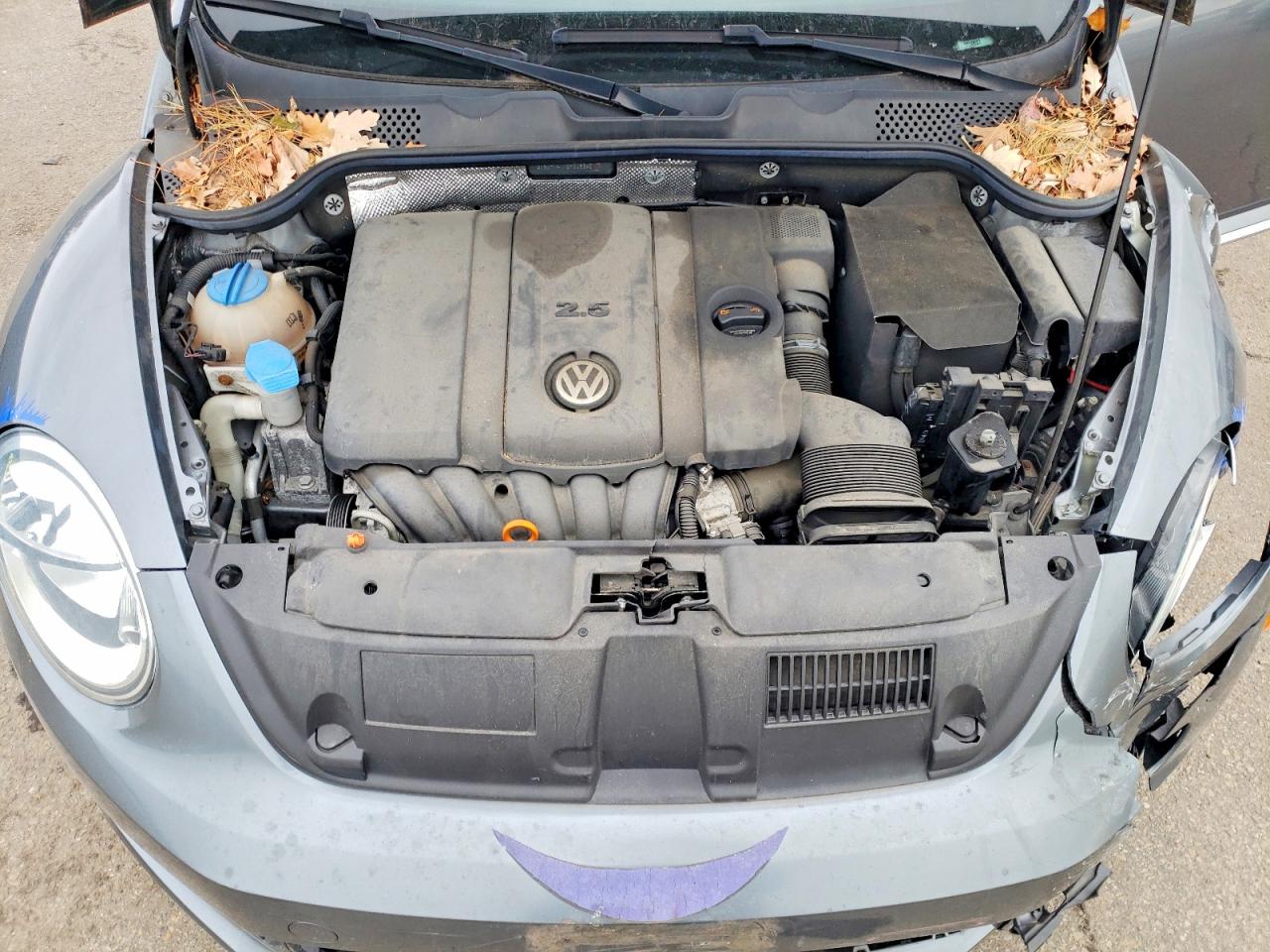 2013 VOLKSWAGEN BEETLE photo 11