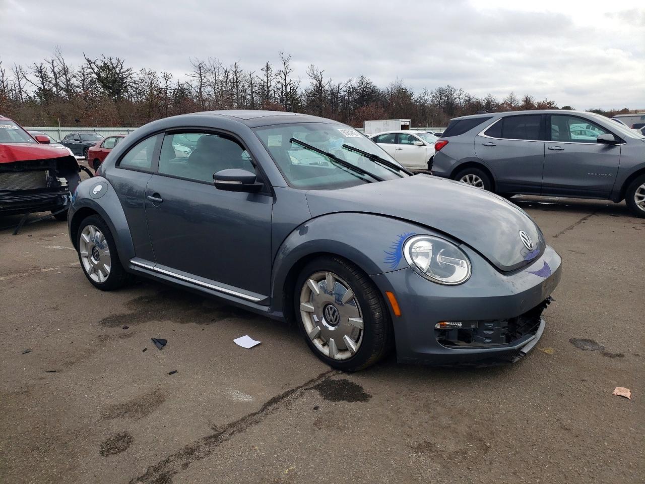 2013 VOLKSWAGEN BEETLE photo 4