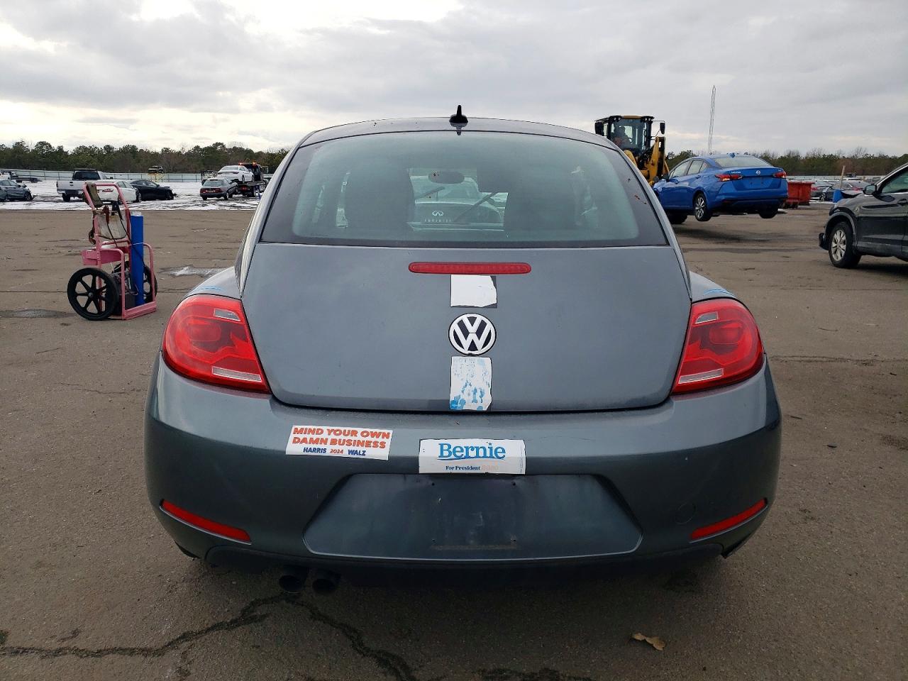 2013 VOLKSWAGEN BEETLE photo 6