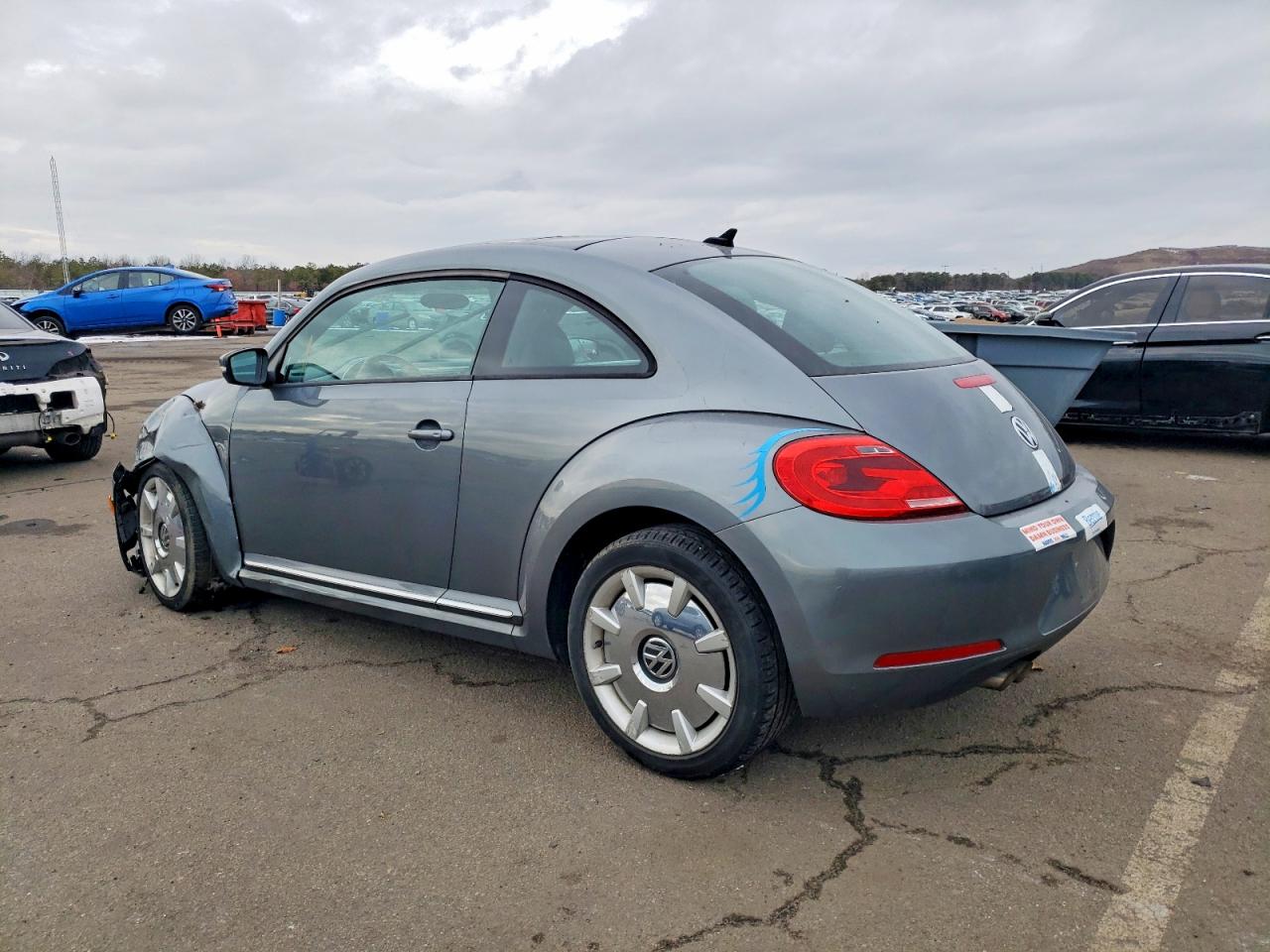 2013 VOLKSWAGEN BEETLE photo 2