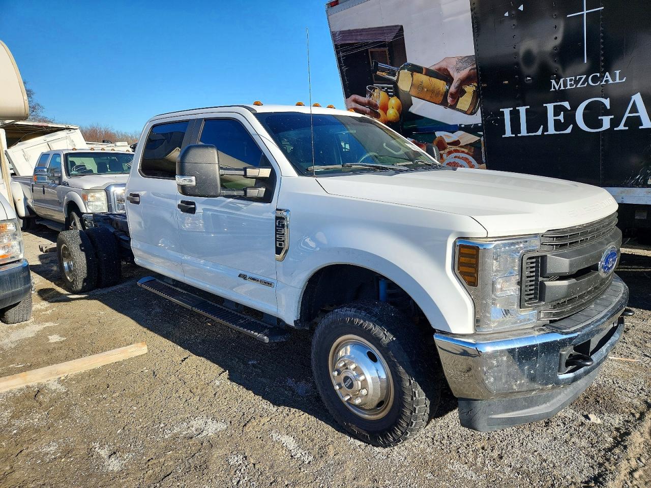 2019 FORD F350 SUPER DUTY TRUCK CAB AND CHASSIS photo 4