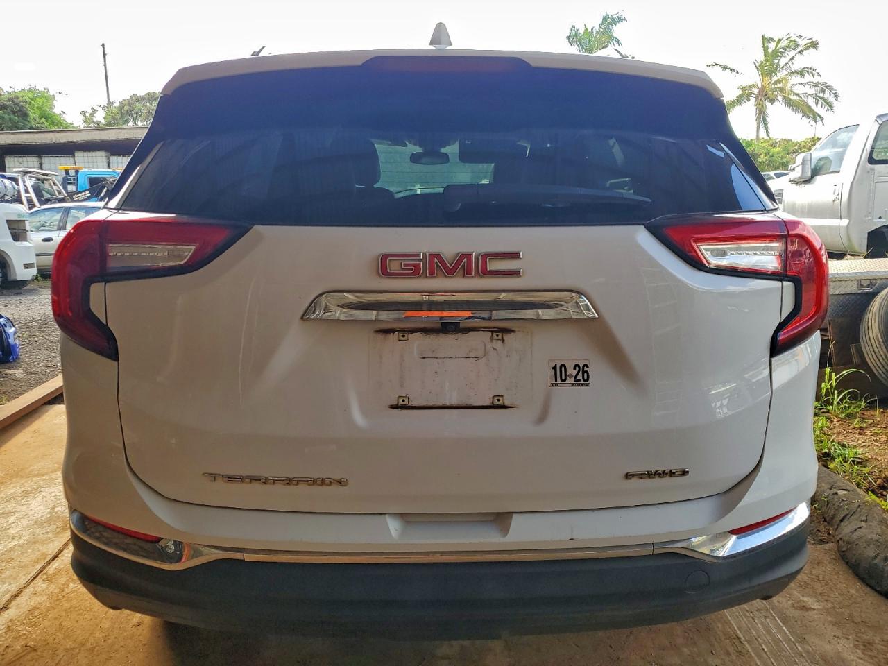 2024 GMC TERRAIN SLT photo 6