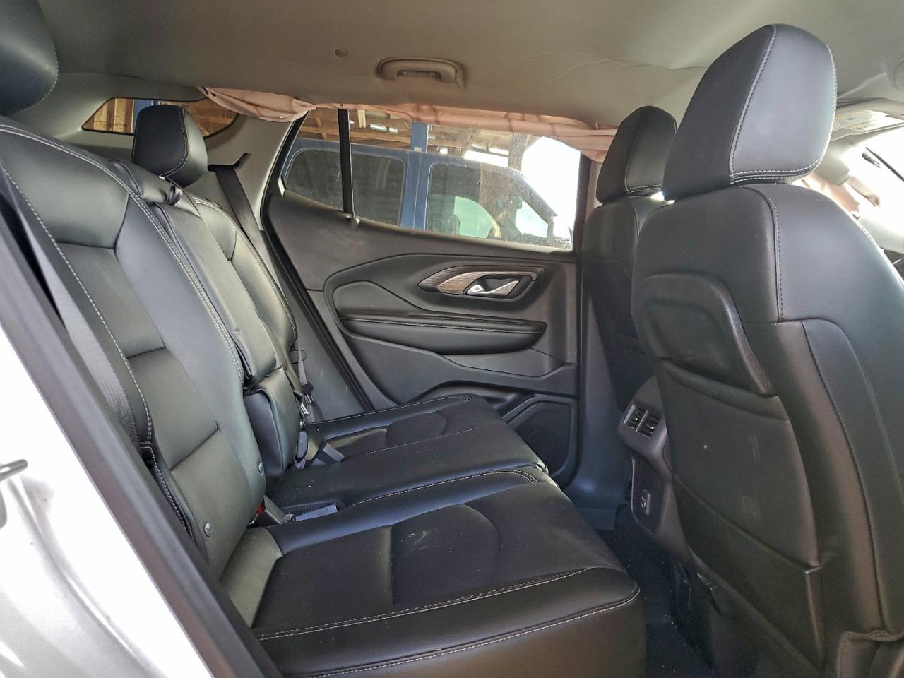2024 GMC TERRAIN SLT photo 11