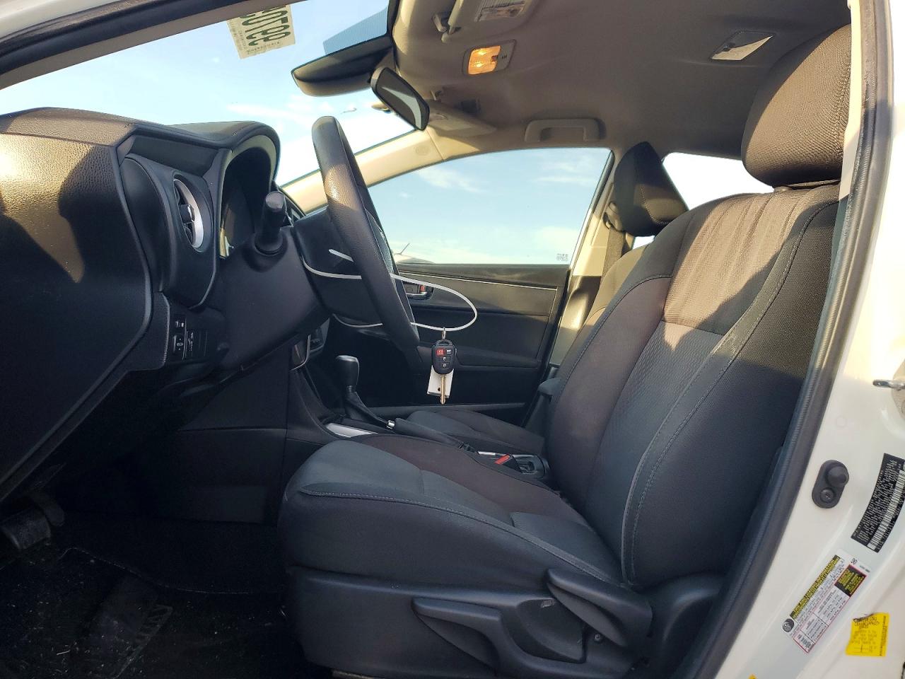 2019 TOYOTA COROLLA photo 7