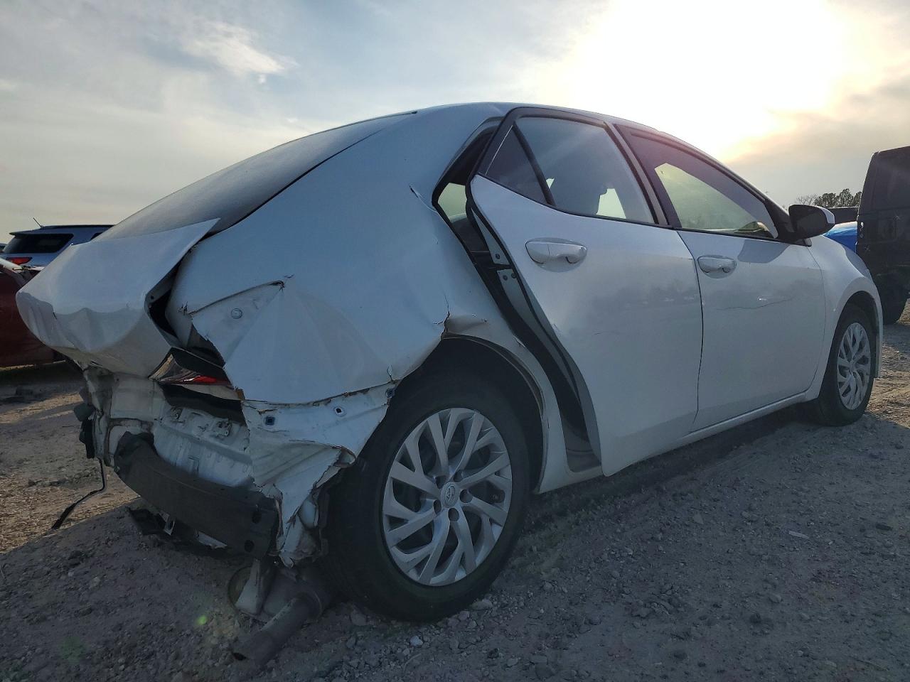 2019 TOYOTA COROLLA photo 3