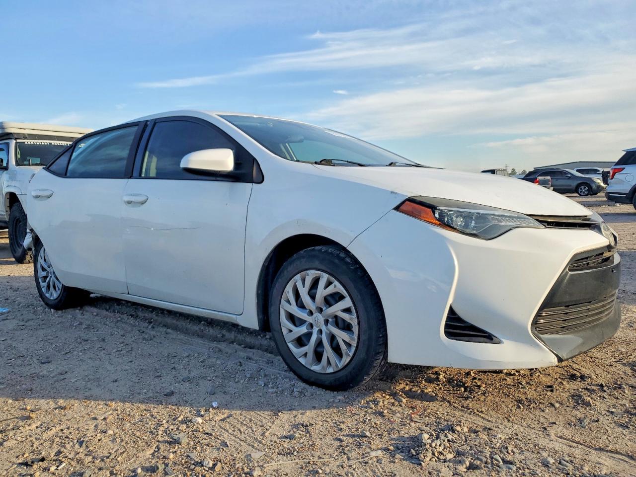 2019 TOYOTA COROLLA photo 4