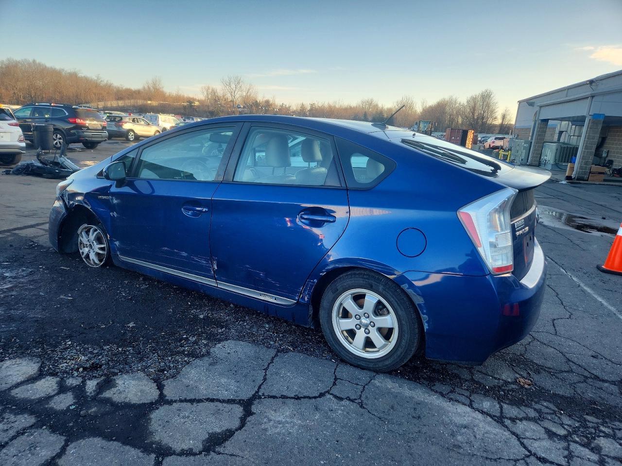2010 TOYOTA PRIUS photo 2