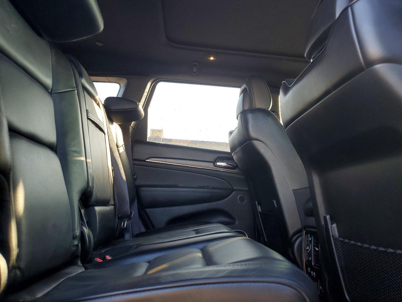2019 JEEP GRAND CHEROKEE OVERLAND photo 10
