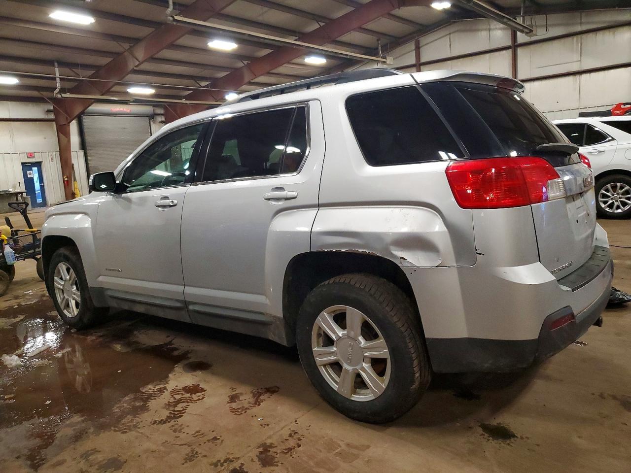 2015 GMC TERRAIN SLE photo 2