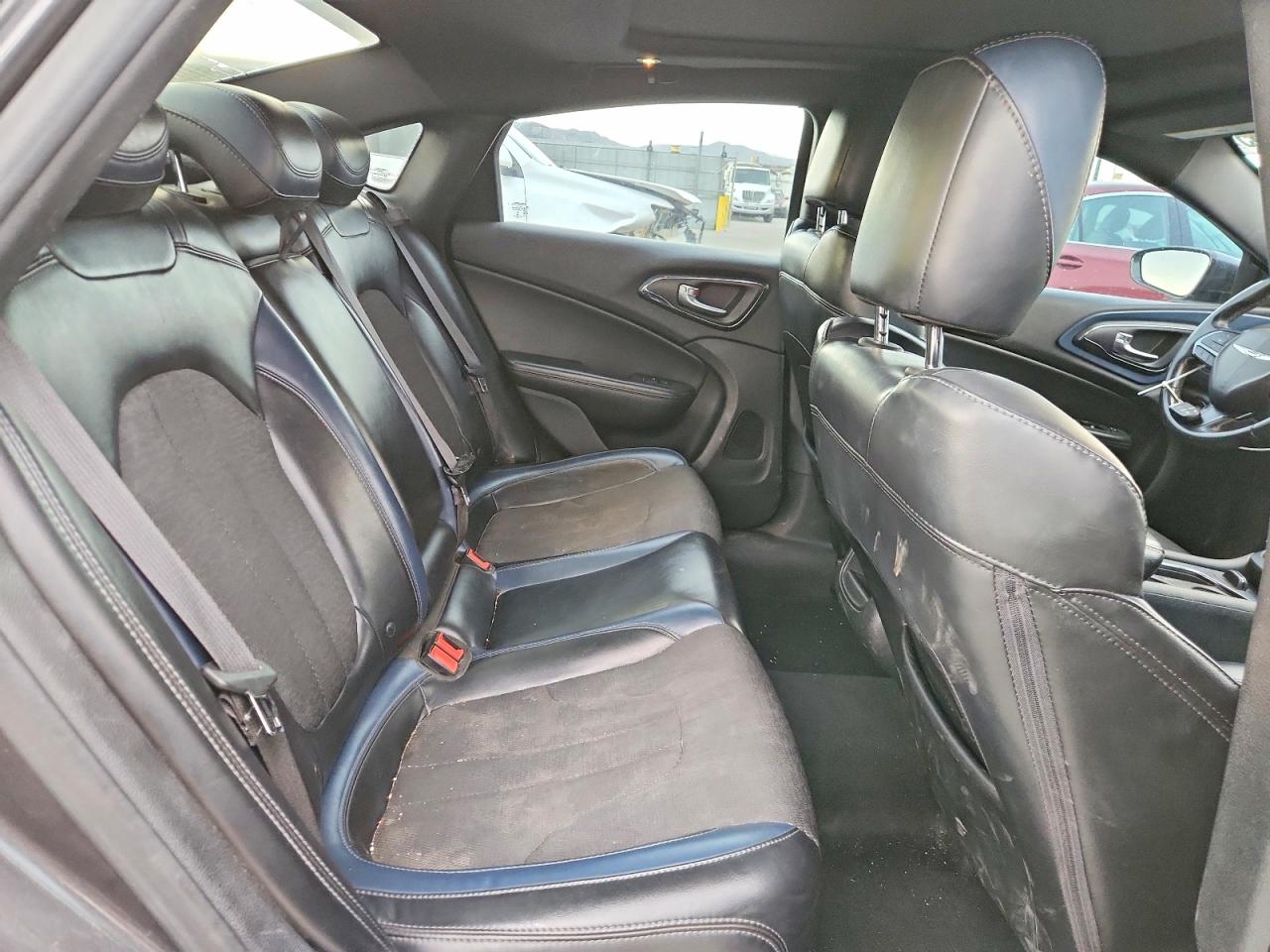 2015 CHRYSLER 200 S photo 10