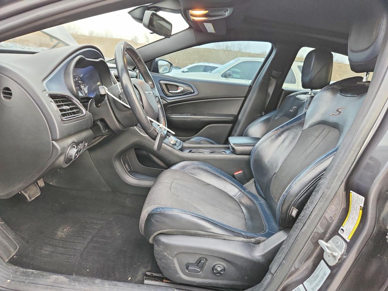 2015 CHRYSLER 200 S photo 7