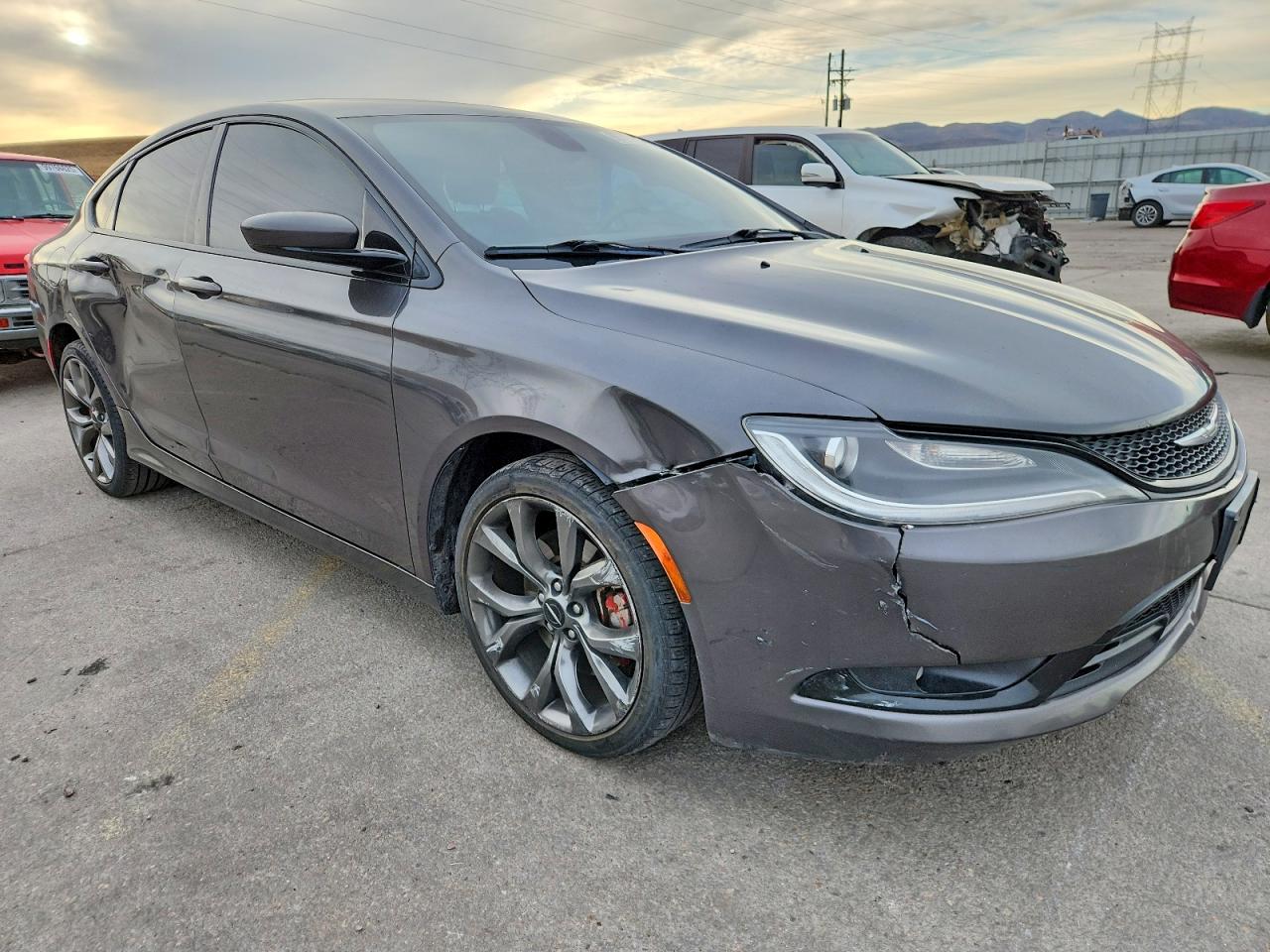 2015 CHRYSLER 200 S photo 4