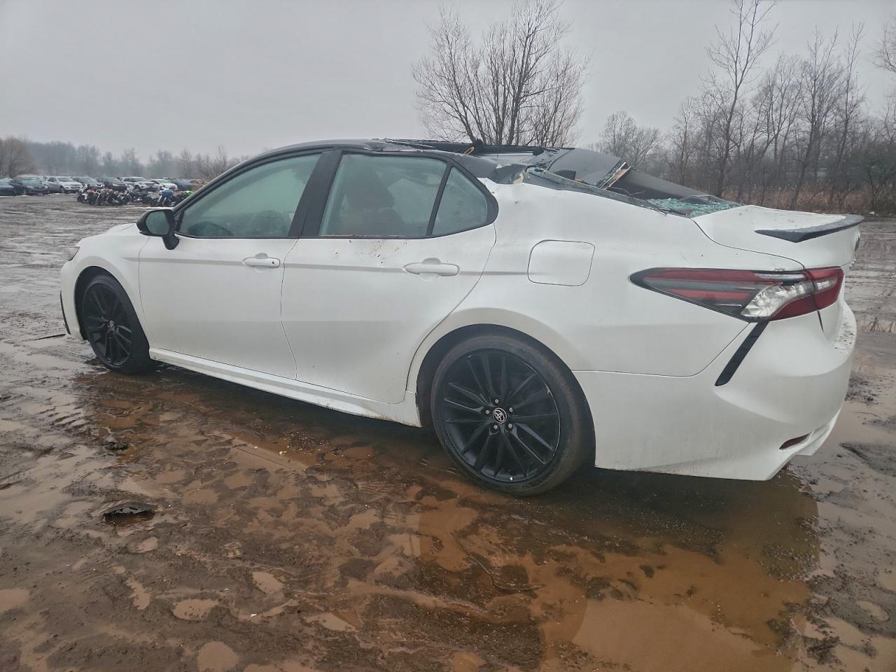 2021 TOYOTA CAMRY XSE photo 2