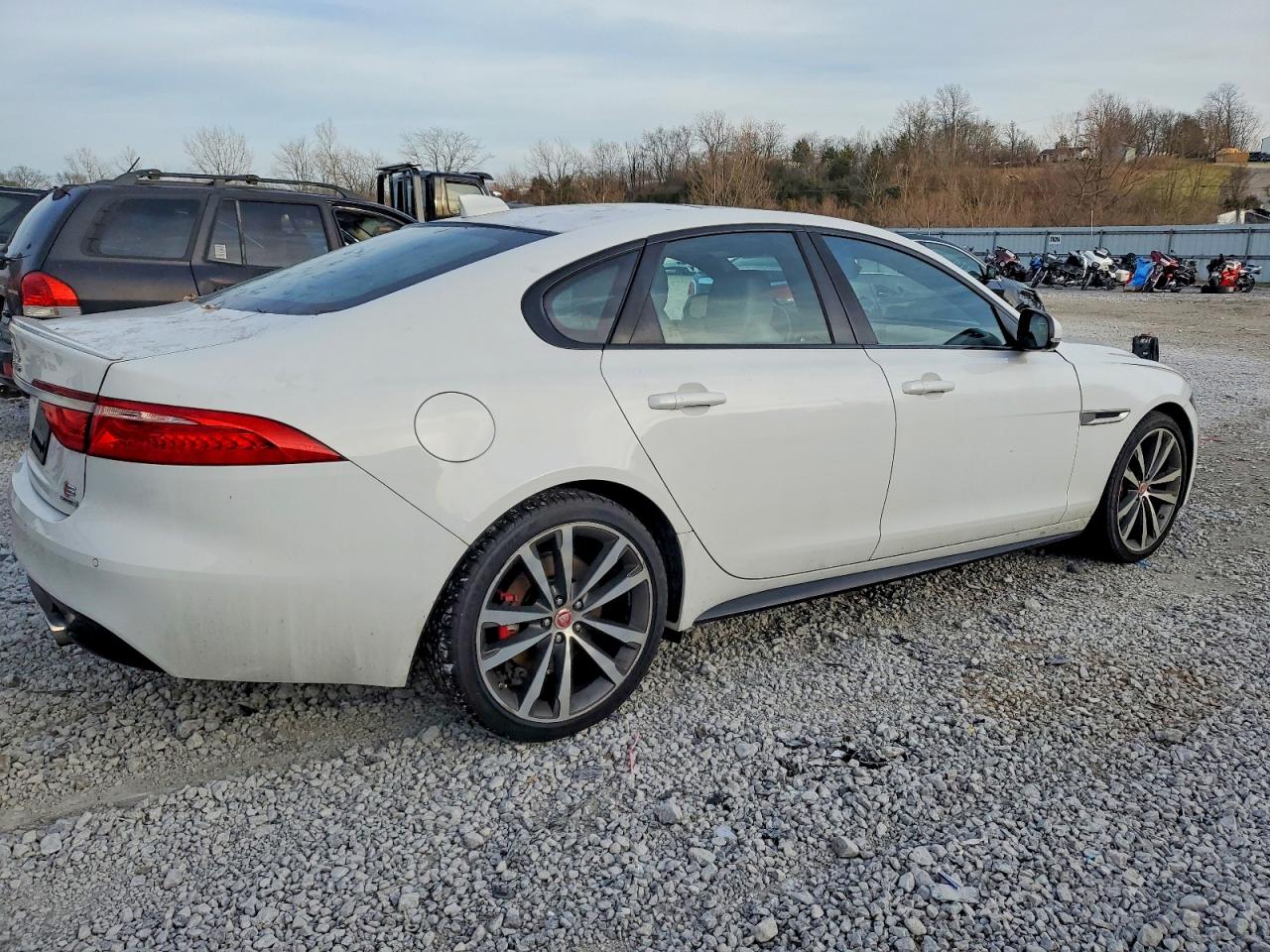 2016 JAGUAR XF S photo 3
