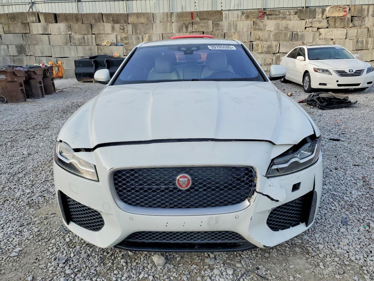 2016 JAGUAR XF S photo 5
