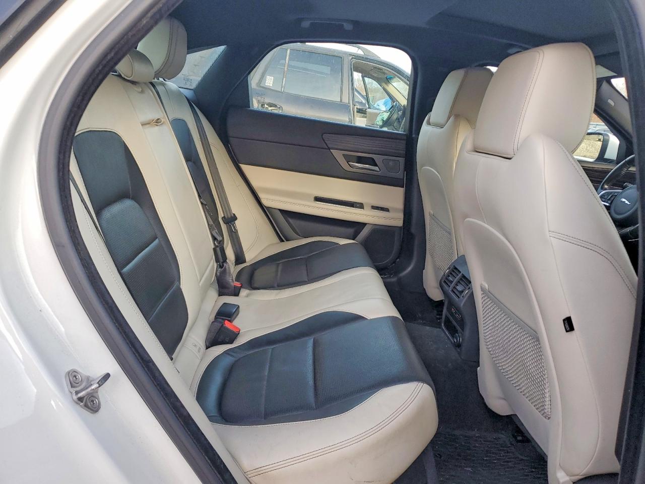 2016 JAGUAR XF S photo 10