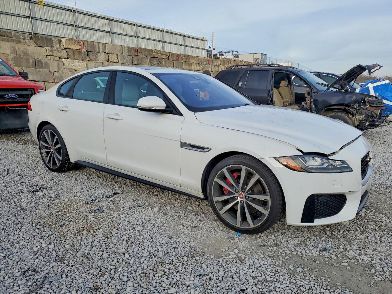 2016 JAGUAR XF S photo 4