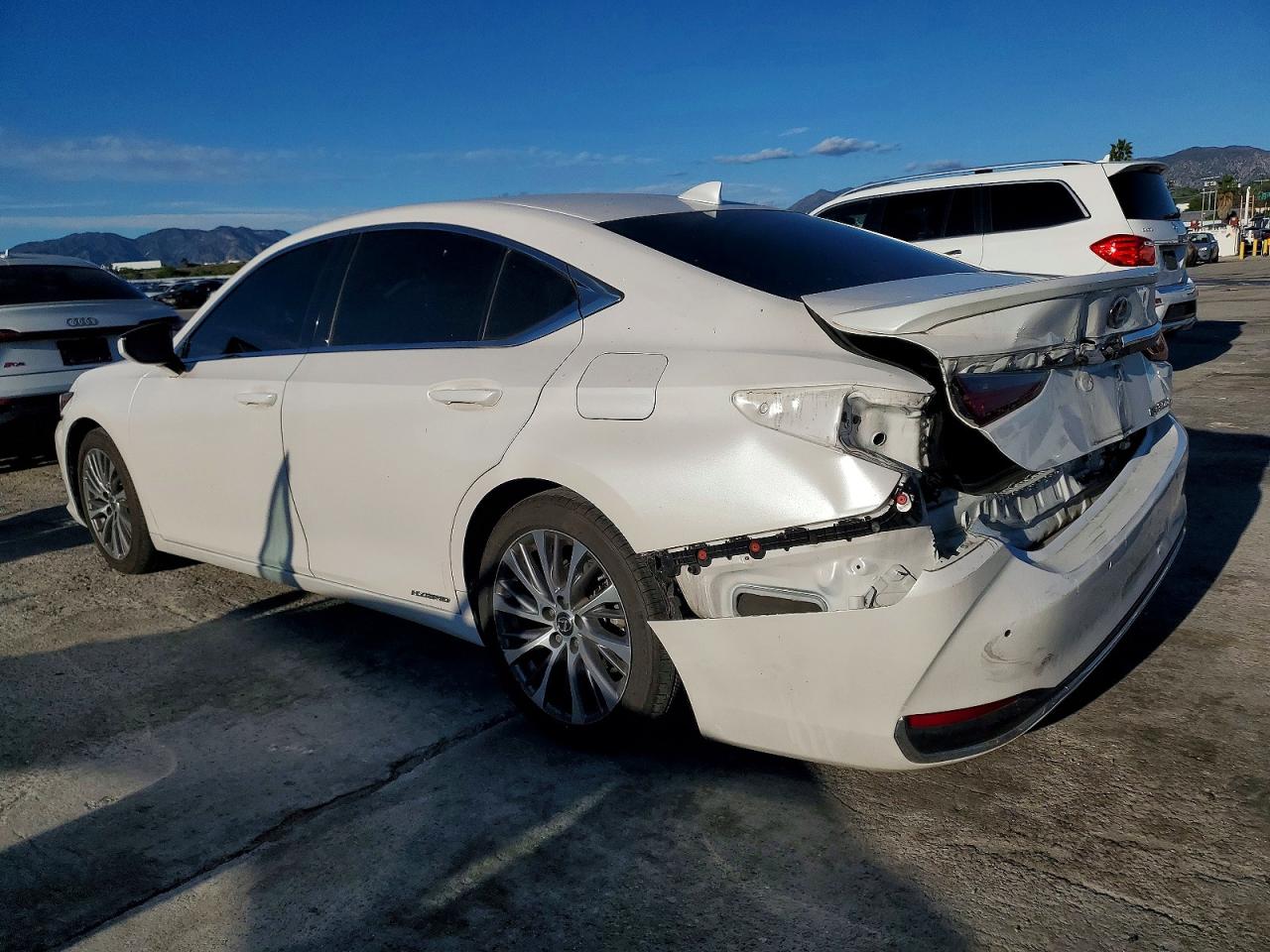 2021 LEXUS ES 300H photo 2