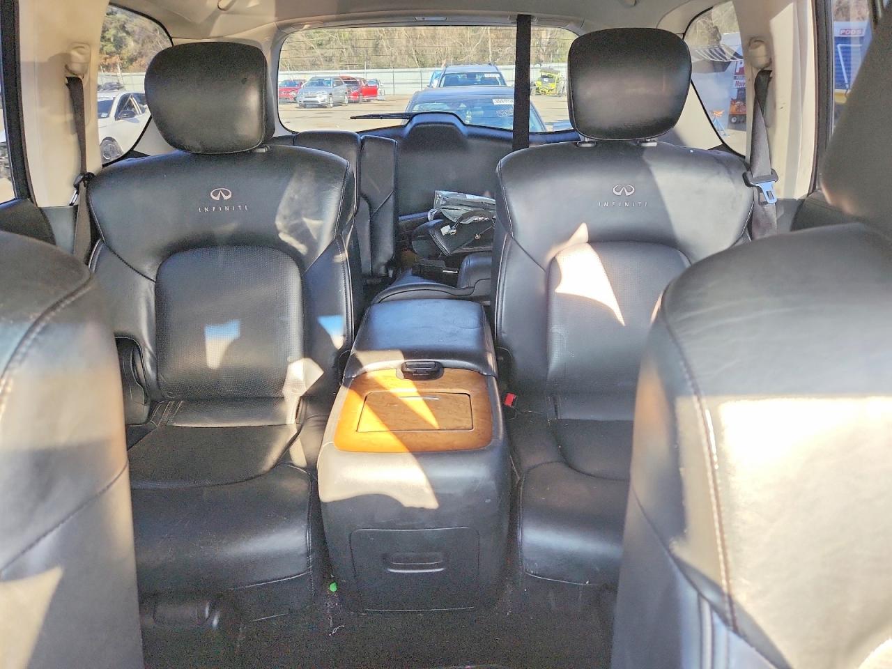 2013 INFINITI QX56 photo 10