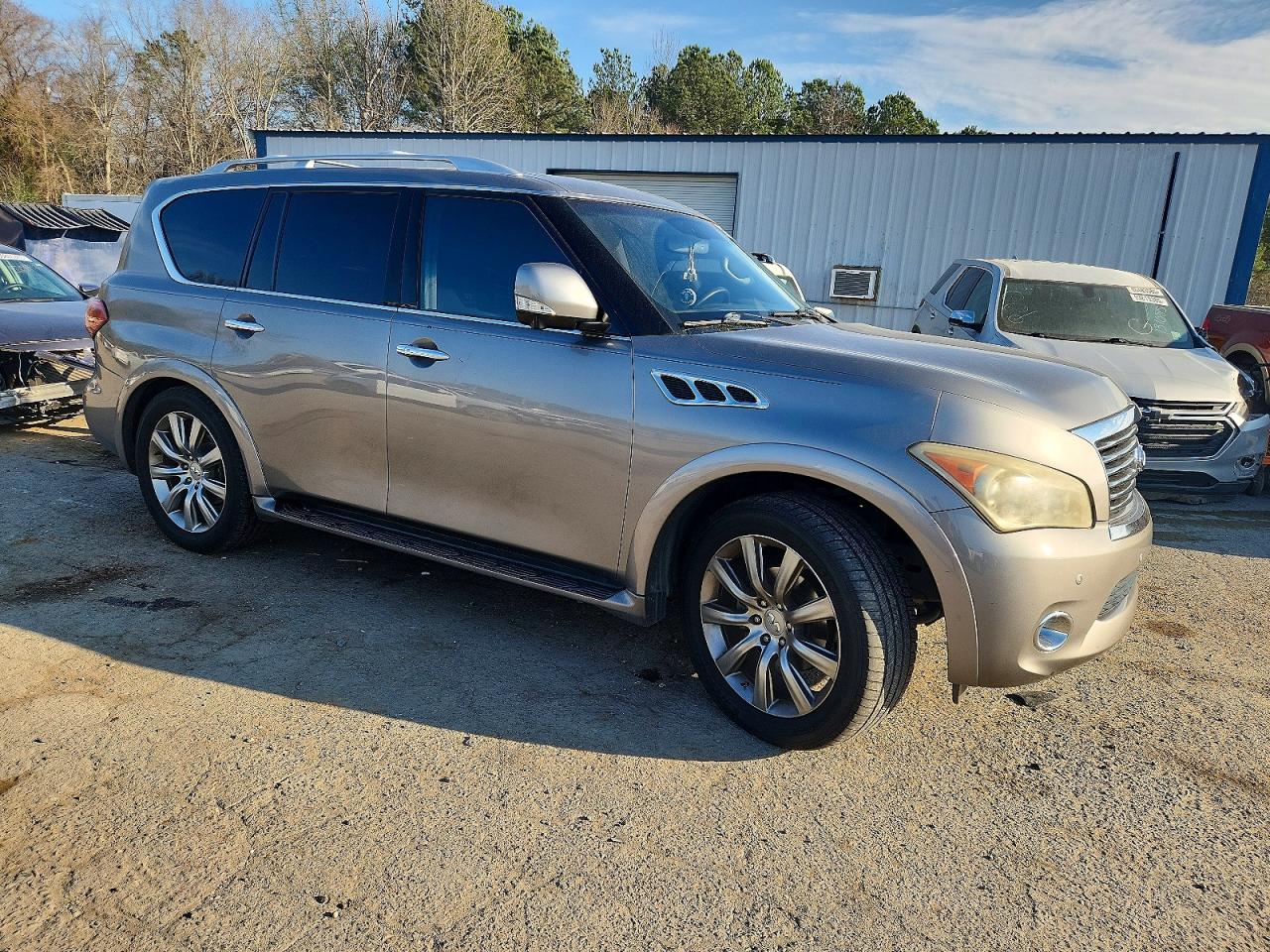 2013 INFINITI QX56 photo 4