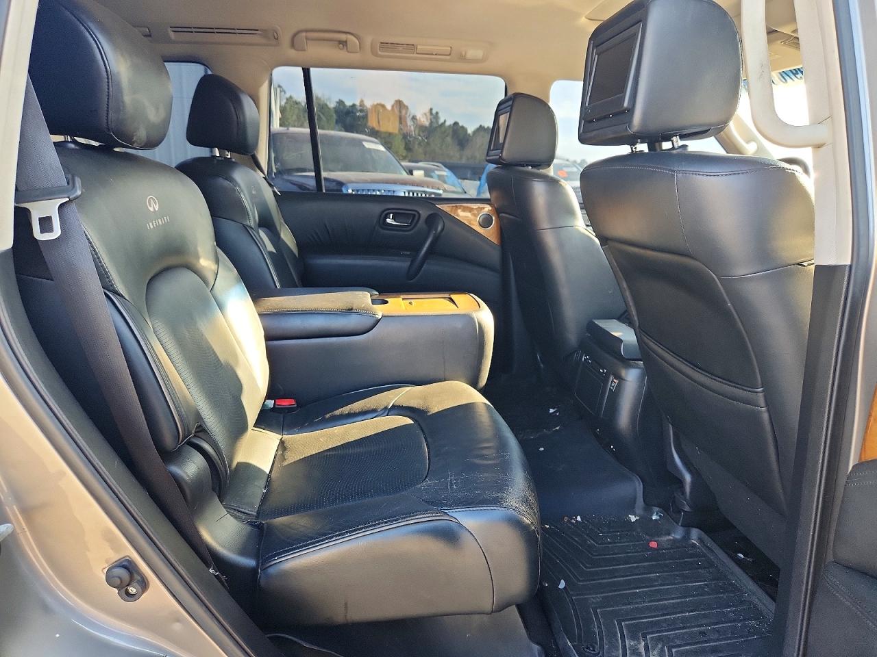 2013 INFINITI QX56 photo 11