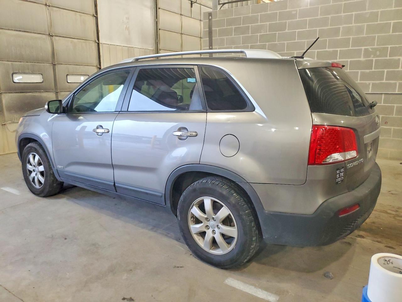 2013 KIA SORENTO LX photo 2