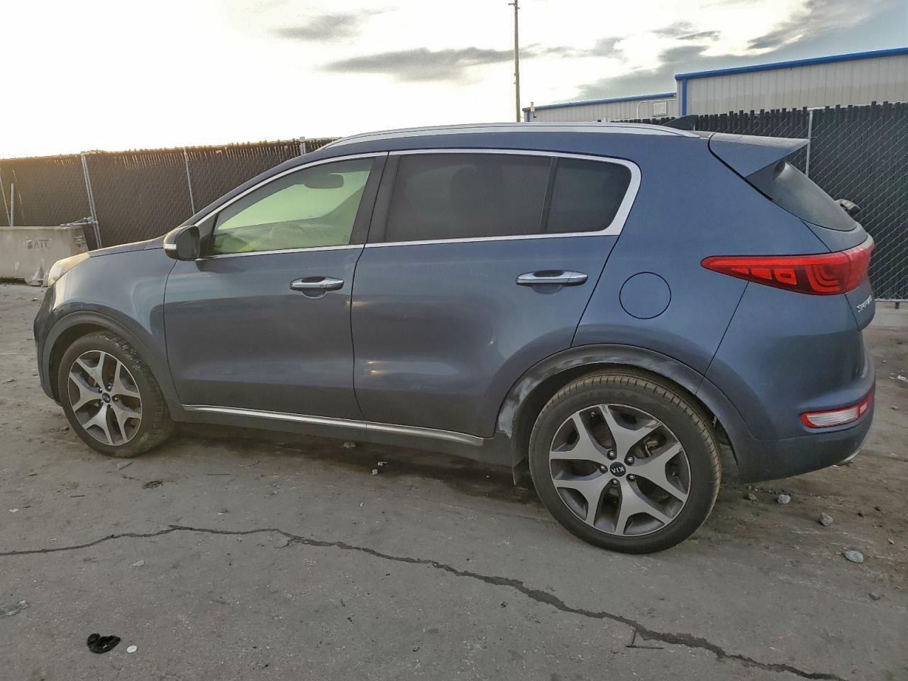 2017 KIA SPORTAGE SX photo 2