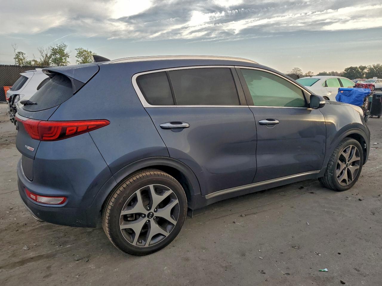 2017 KIA SPORTAGE SX photo 3