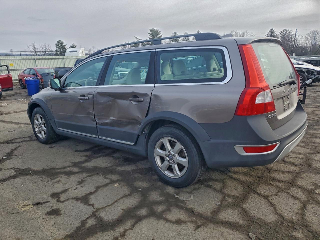 2010 VOLVO XC70 3.2 photo 2