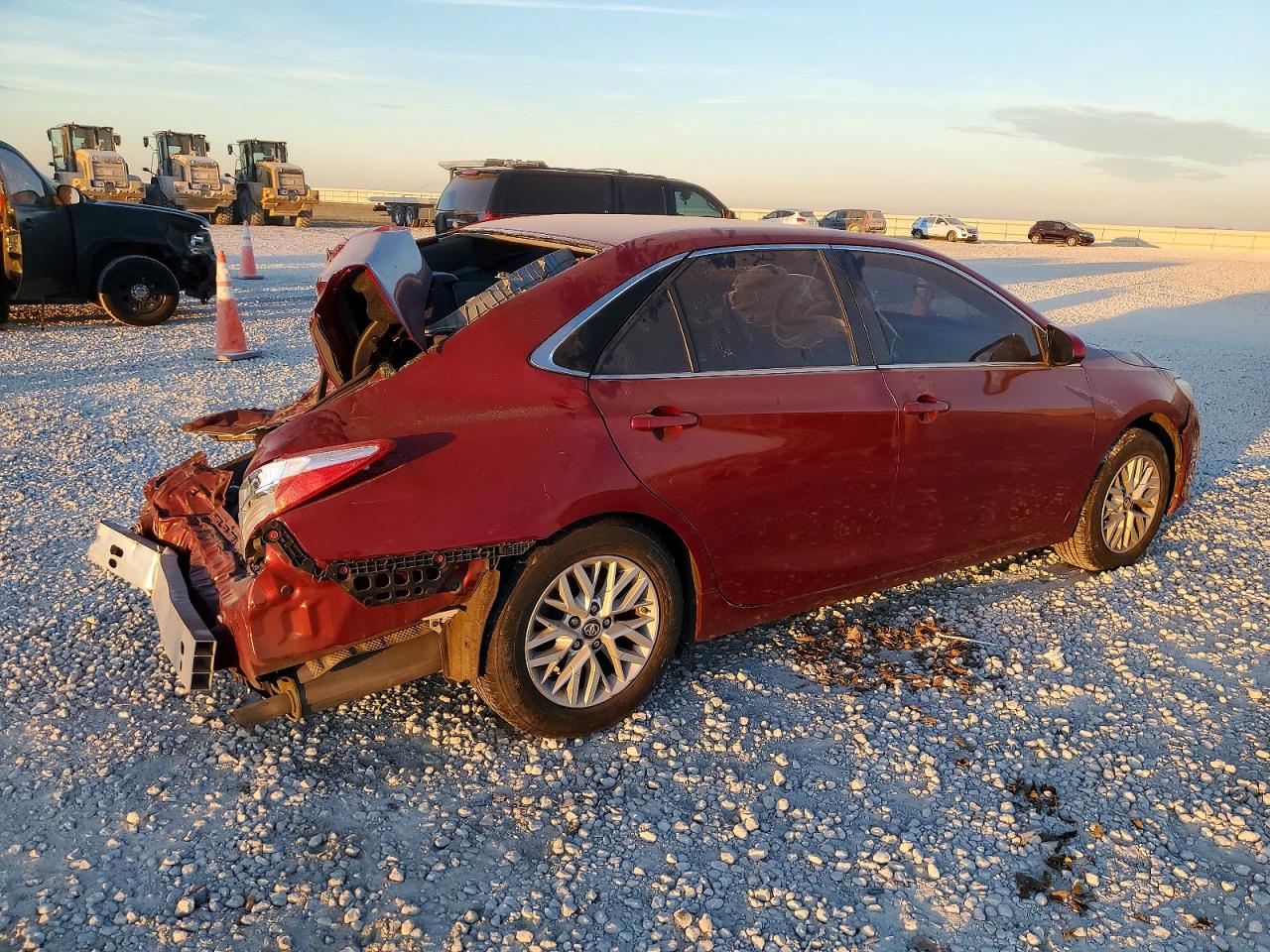 2017 TOYOTA CAMRY LE photo 3