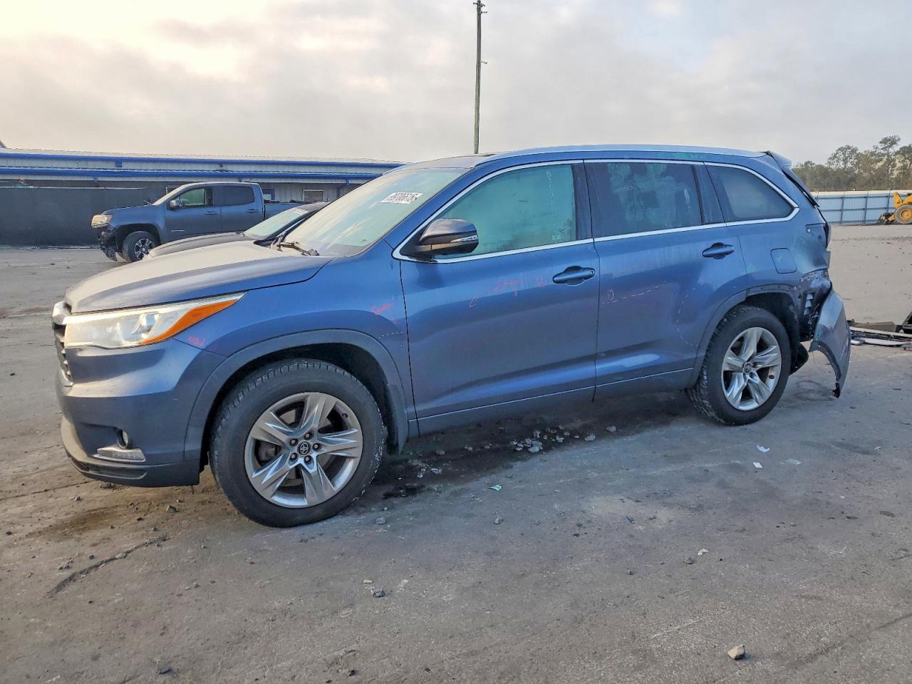 2016 TOYOTA HIGHLANDER