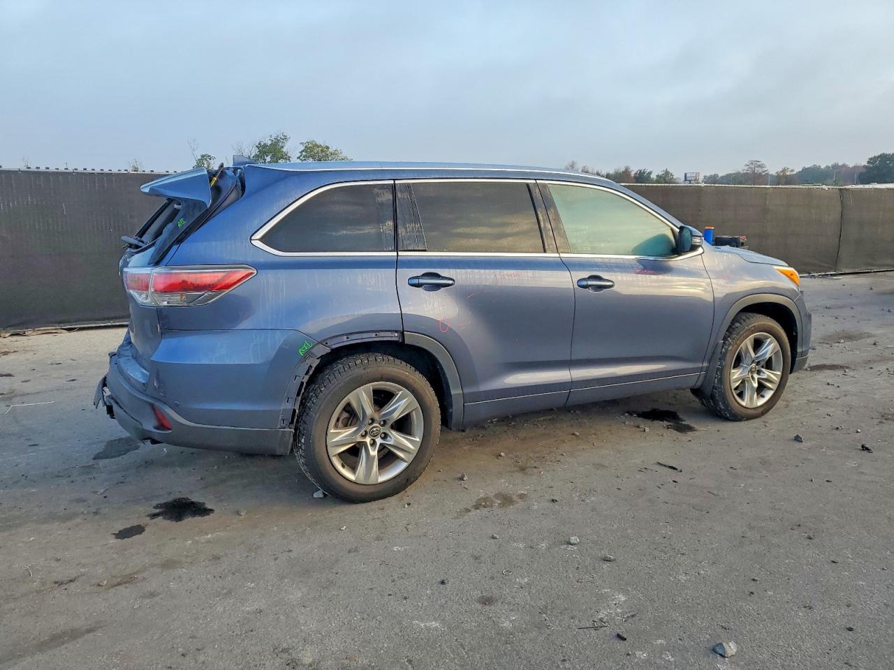 2016 TOYOTA HIGHLANDER LIMITED PLATINUM photo 3