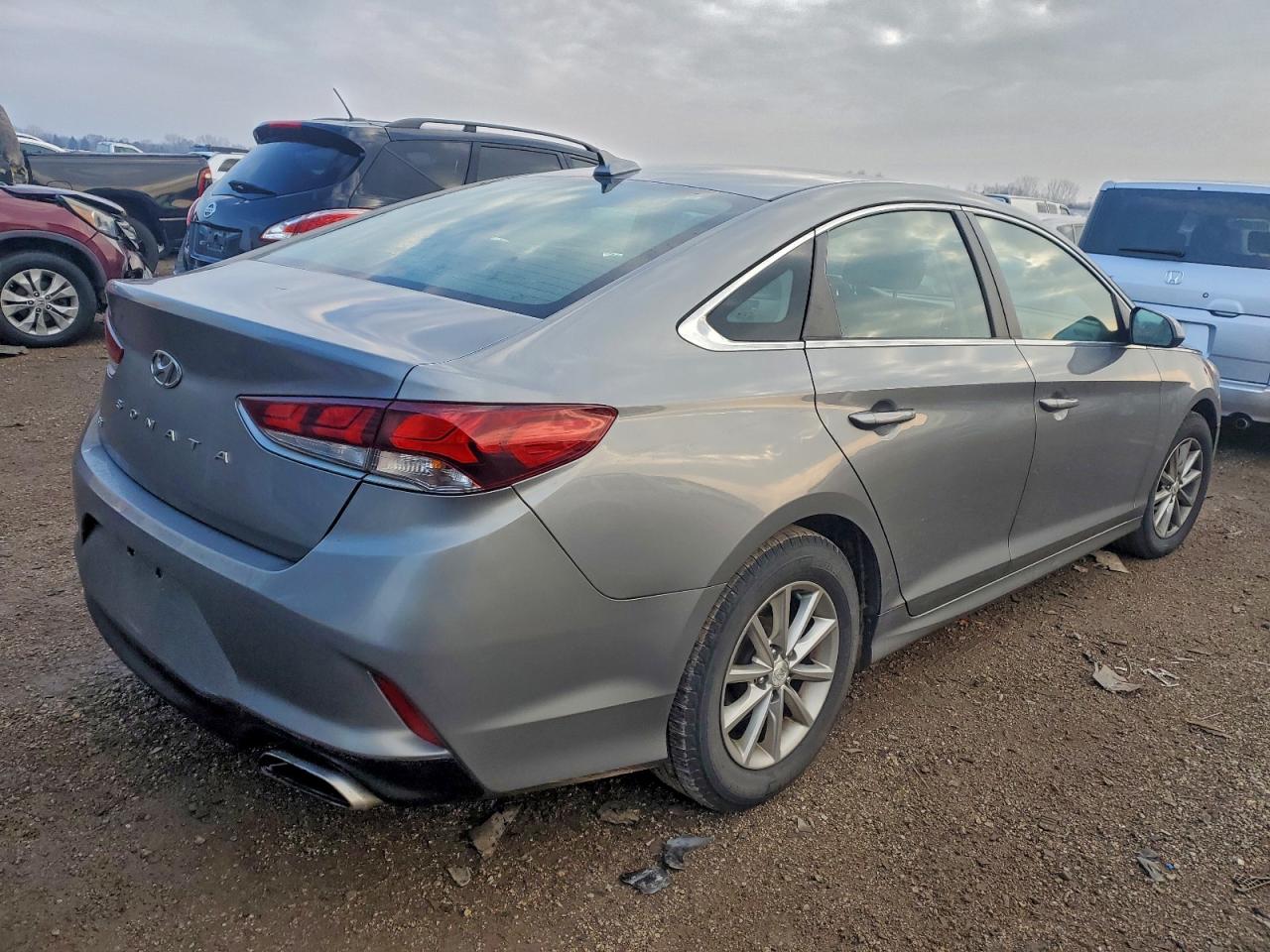 2018 HYUNDAI SONATA SE photo 3