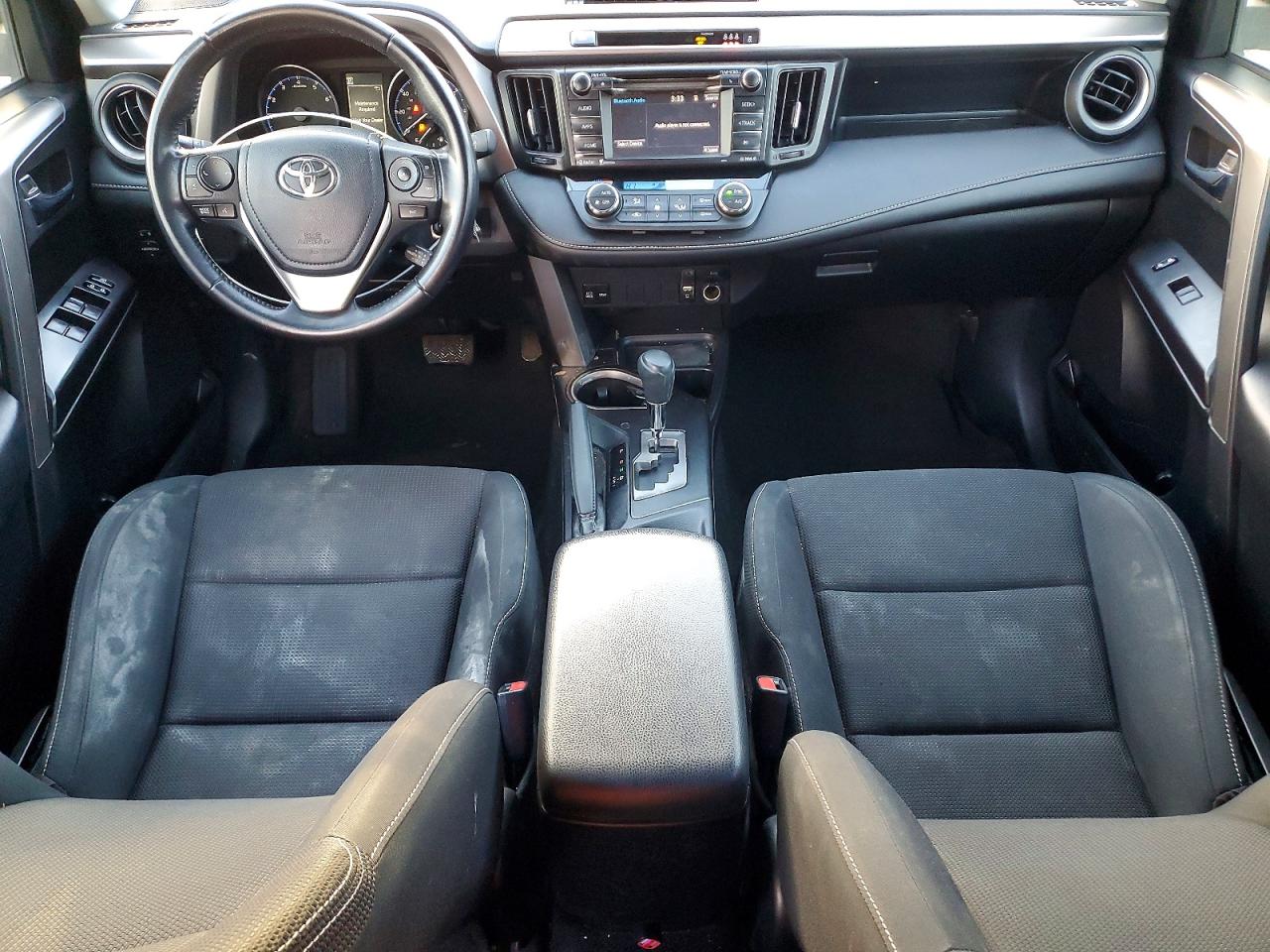2017 TOYOTA RAV4 XLE photo 8