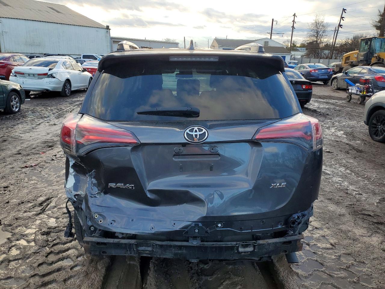 2017 TOYOTA RAV4 XLE photo 6