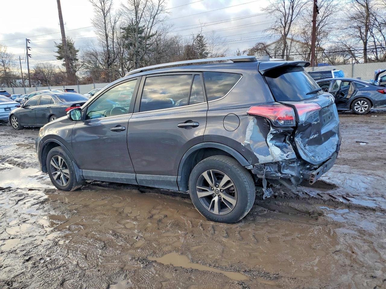 2017 TOYOTA RAV4 XLE photo 2